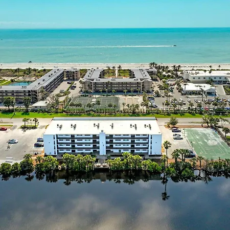 Beachy Bayfront Condo On Sanibel Island Minutes To Beach Sandpebble 4E